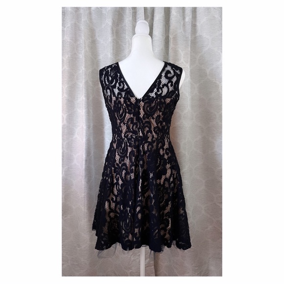 Betsy & Adam Sleeveless Lace Print Dress / Navy Blue & Nude / Tule Hem / Size 4P - Picture 2 of 9
